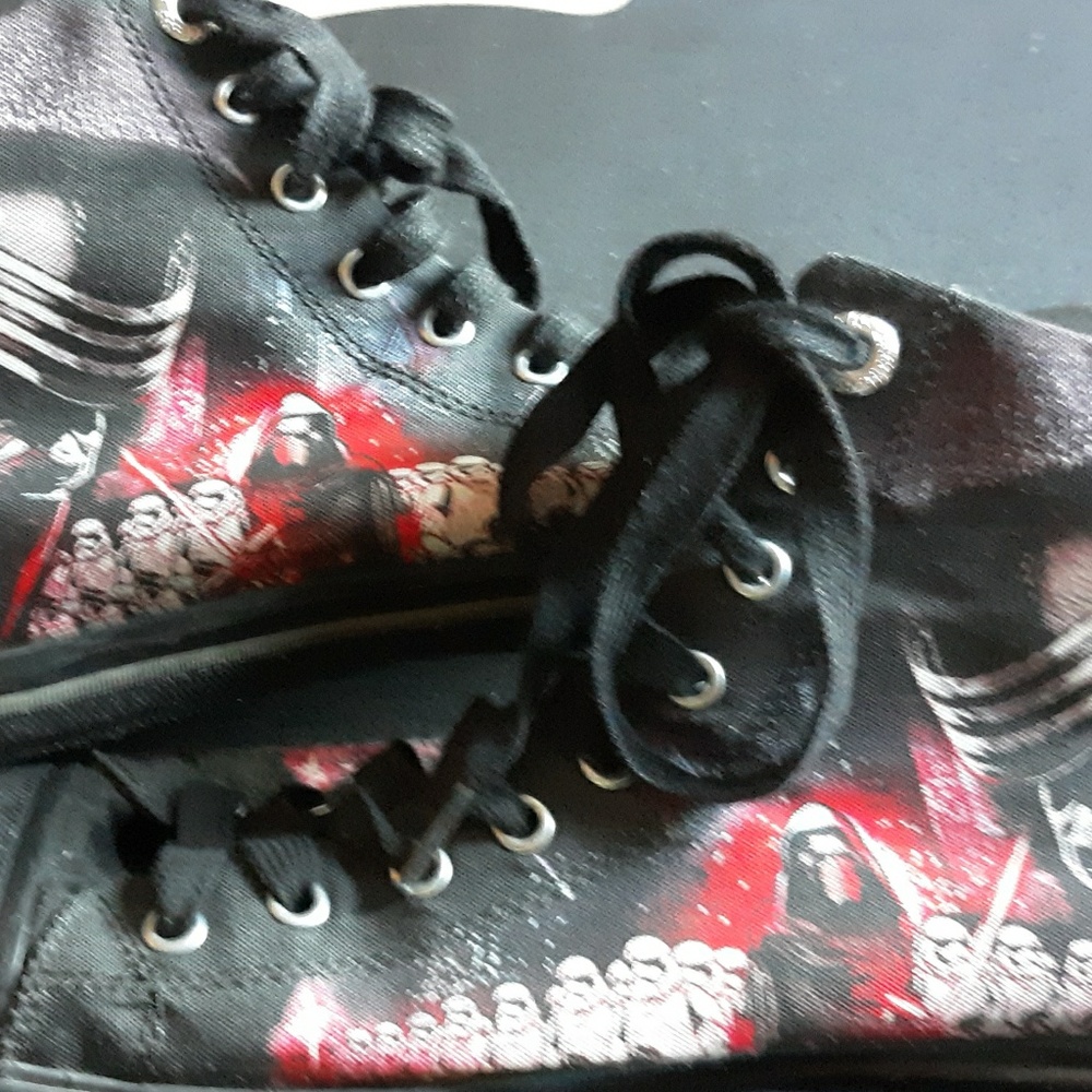 Star Wars Sketchers size 10 - Picture 2 of 8